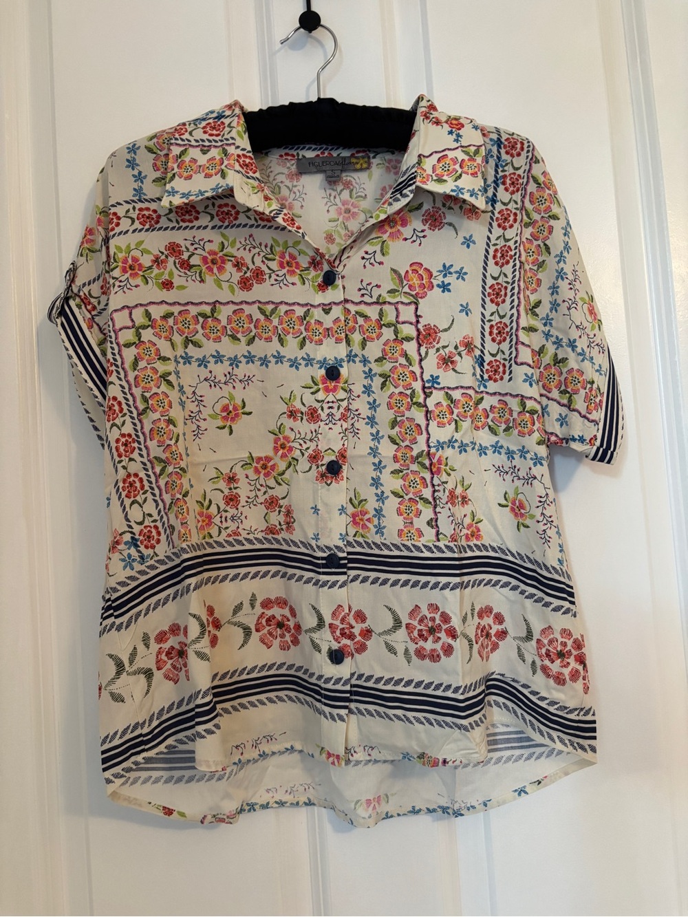 Figueroa & Flower - Women's Cream Floral Button-Up Short Sleeve Top. Size S